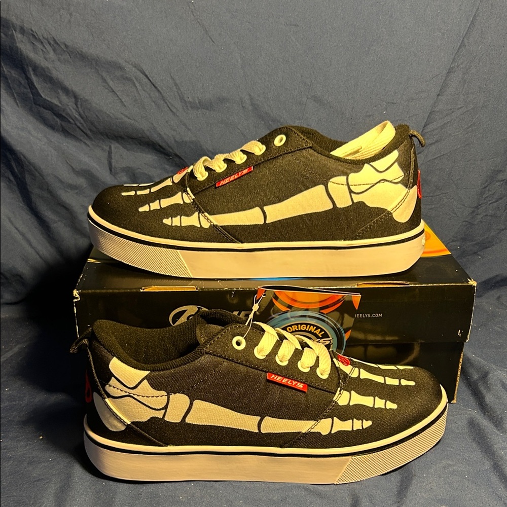 Heelys Women's Skeleton Design Sneakers - Black and White